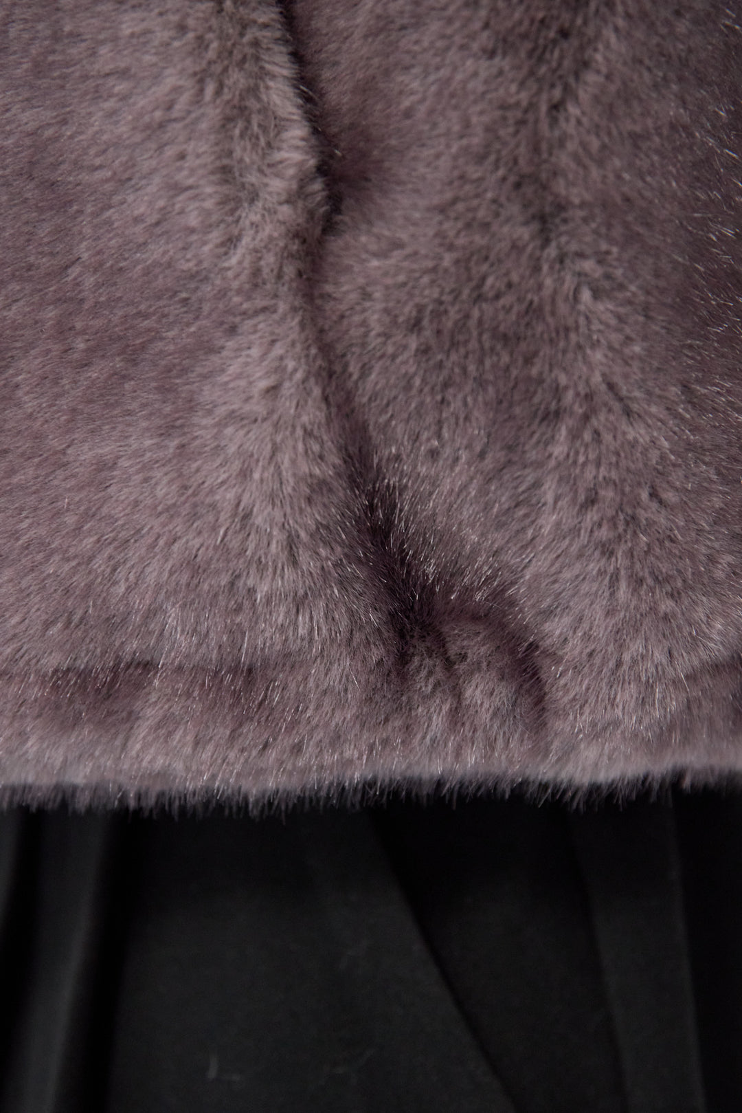 ボリュームストール付きフェイクファーコート