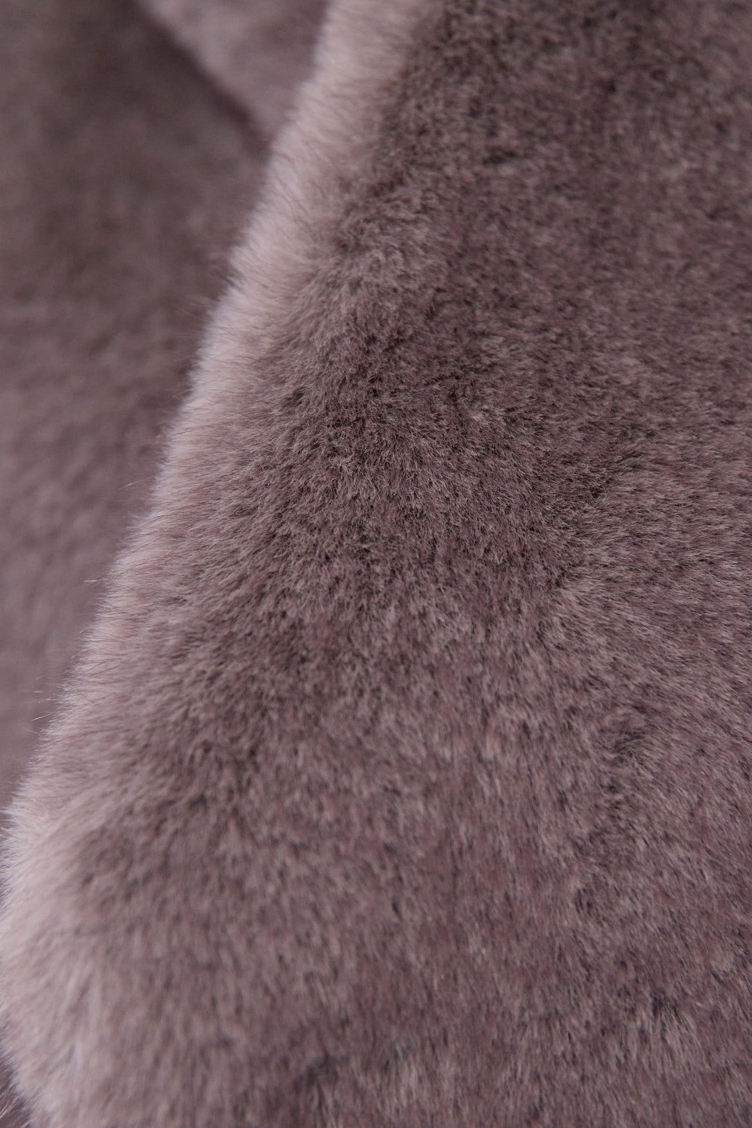 ボリュームストール付きフェイクファーコート