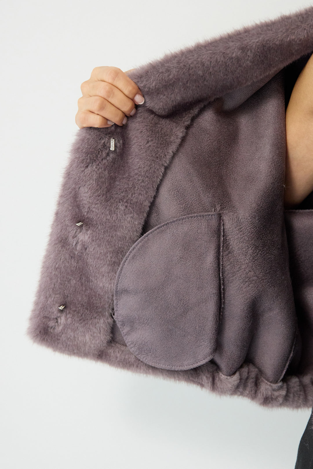 ボリュームストール付きフェイクファーコート