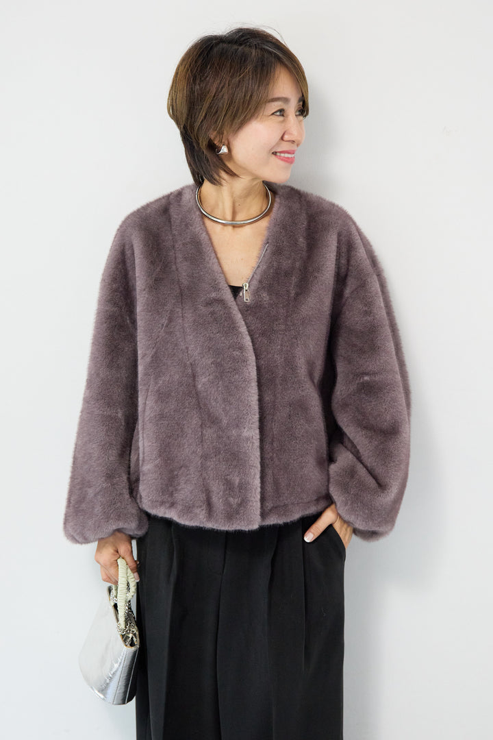 ボリュームストール付きフェイクファーコート