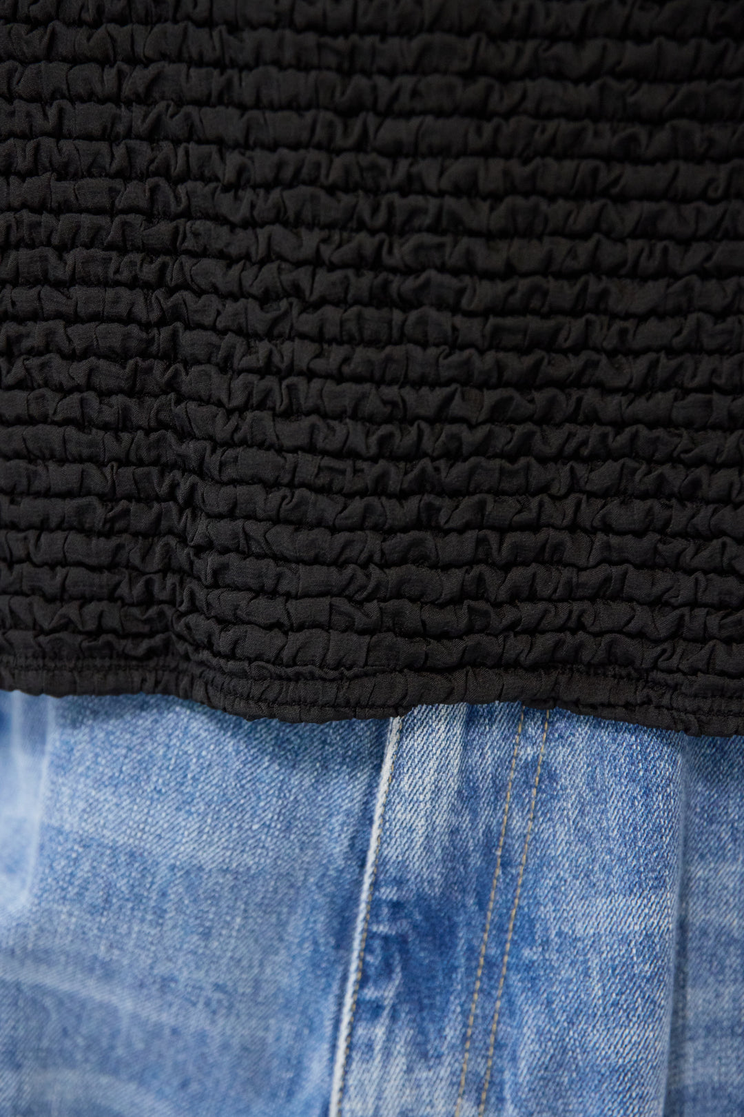 シャーリングブラウス