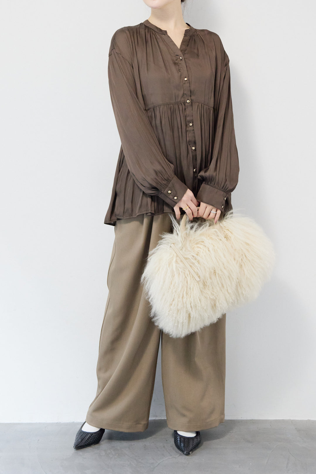 サテンギャザーブラウス