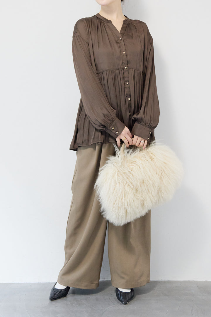 サテンギャザーブラウス