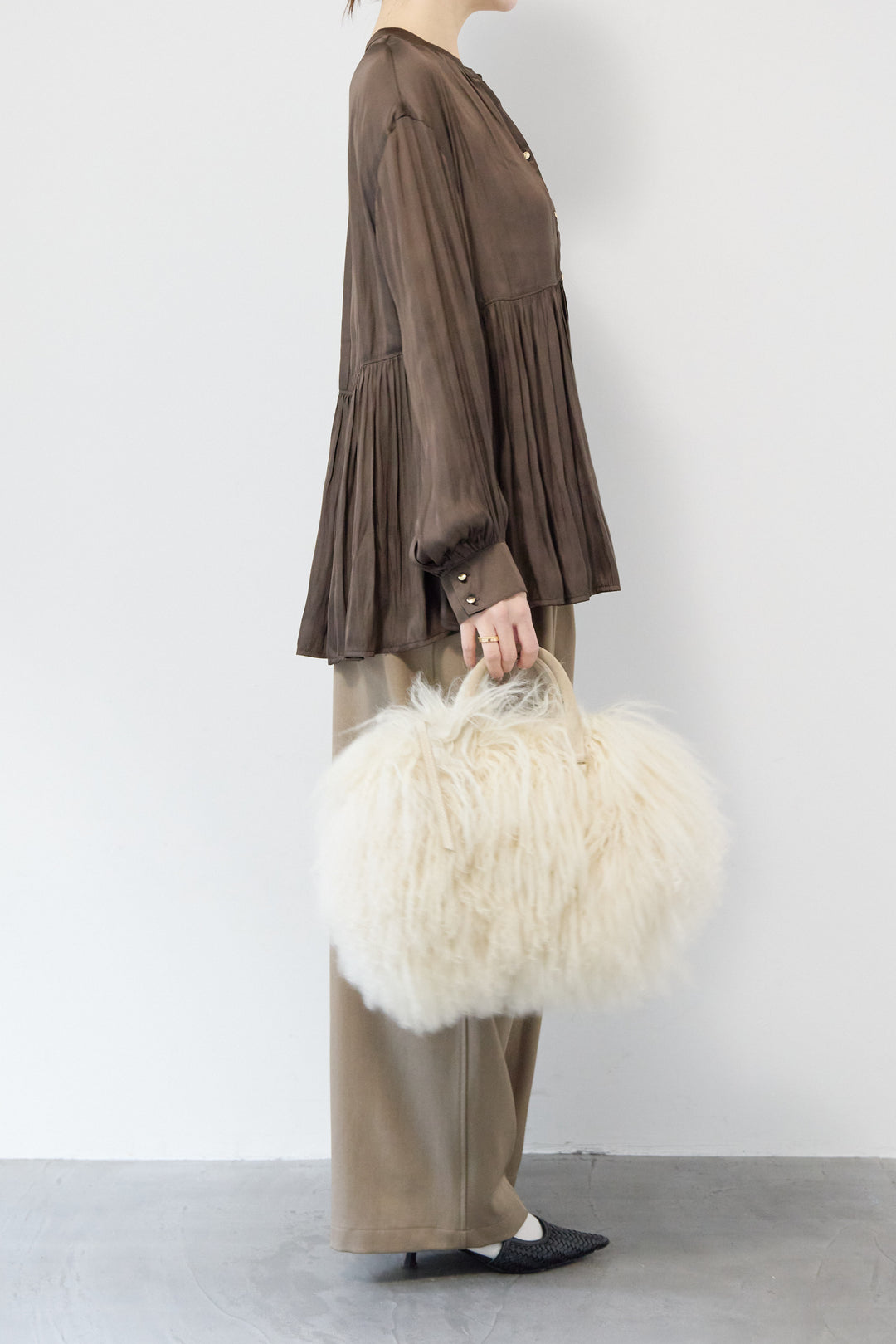 サテンギャザーブラウス