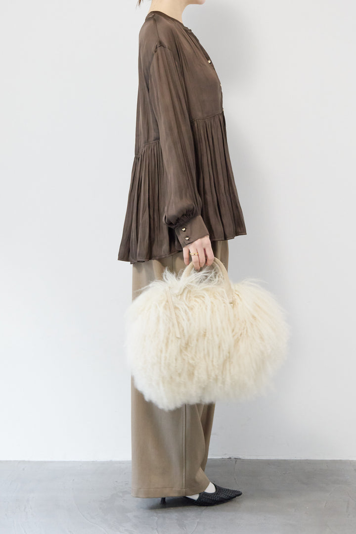 サテンギャザーブラウス