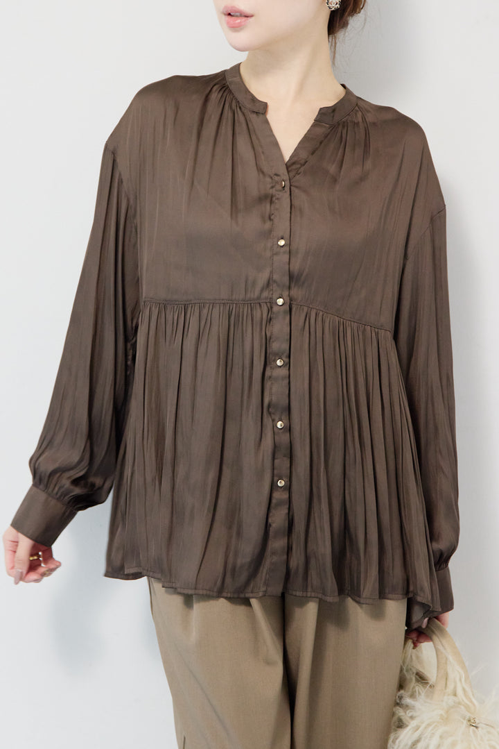 サテンギャザーブラウス