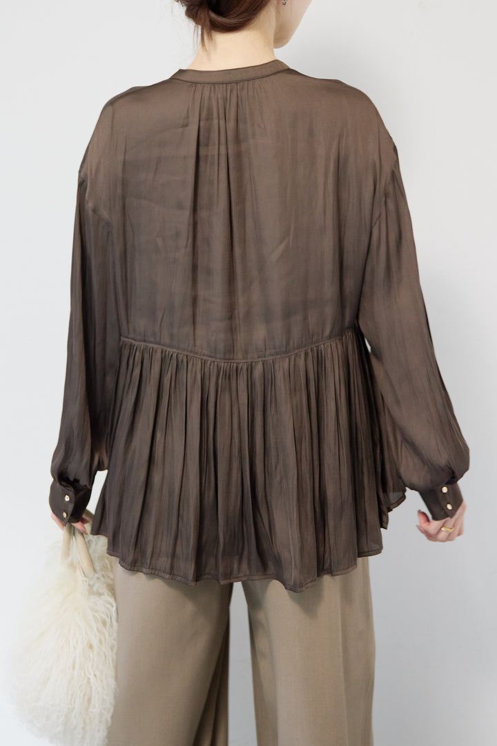 サテンギャザーブラウス