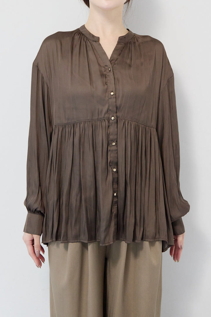サテンギャザーブラウス