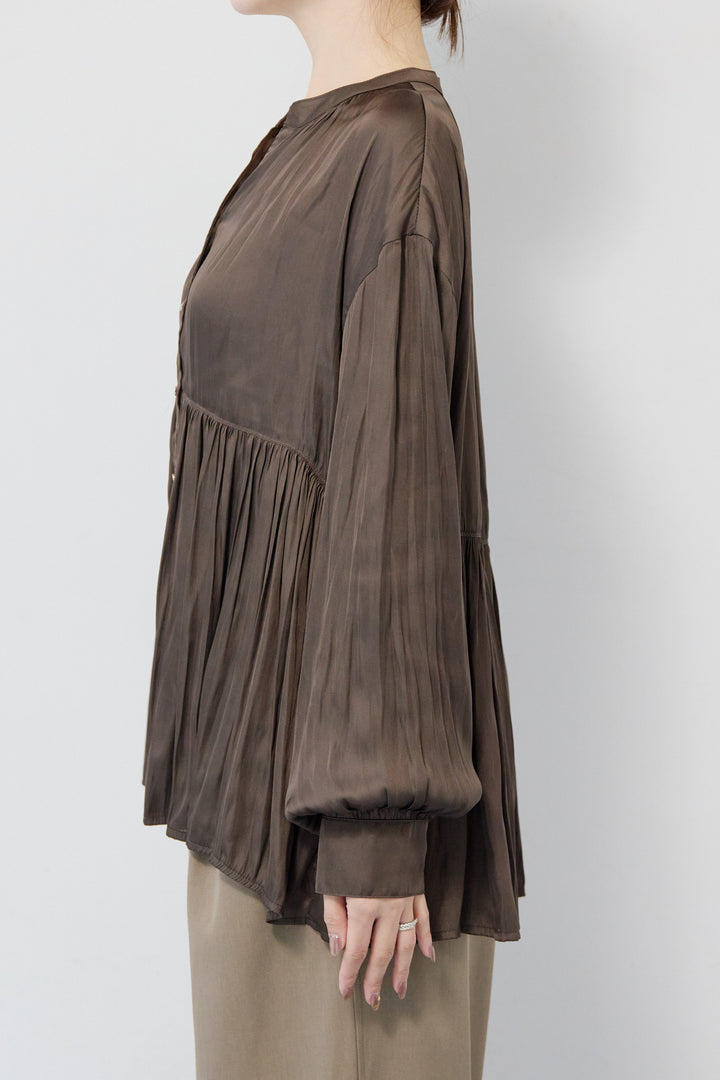 サテンギャザーブラウス