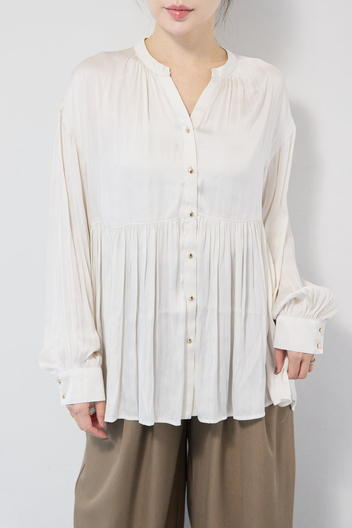 サテンギャザーブラウス