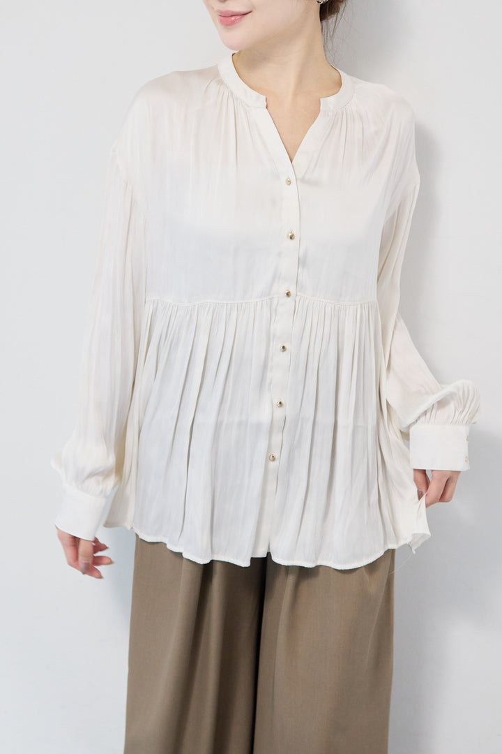 サテンギャザーブラウス