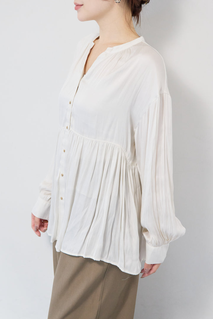 サテンギャザーブラウス