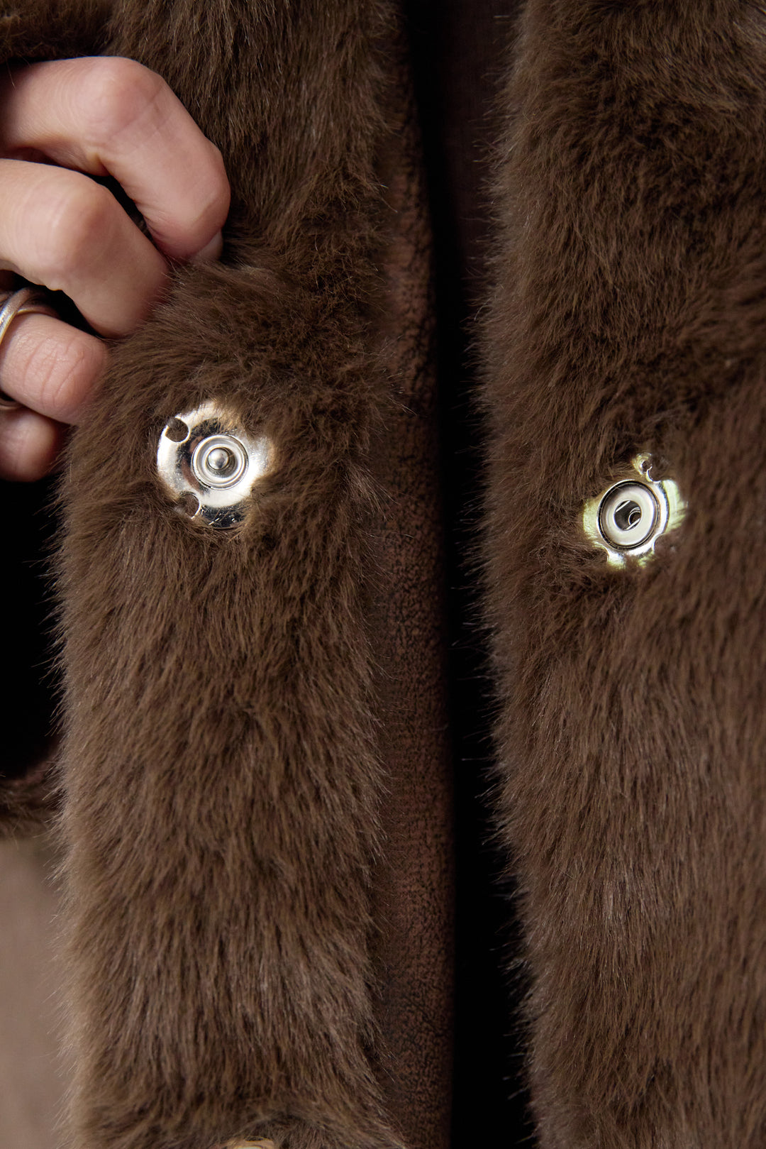 フェイクファーVネックコート