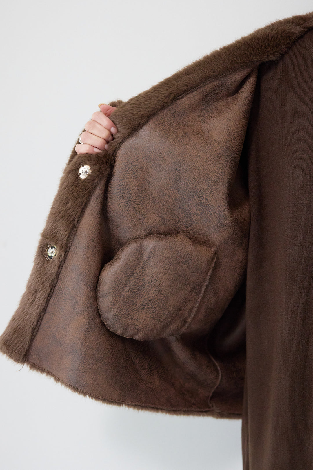 フェイクファーVネックコート