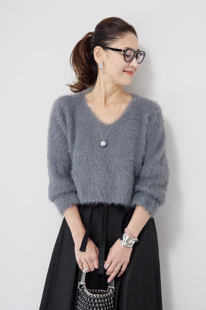 クロップド丈シャギーニット