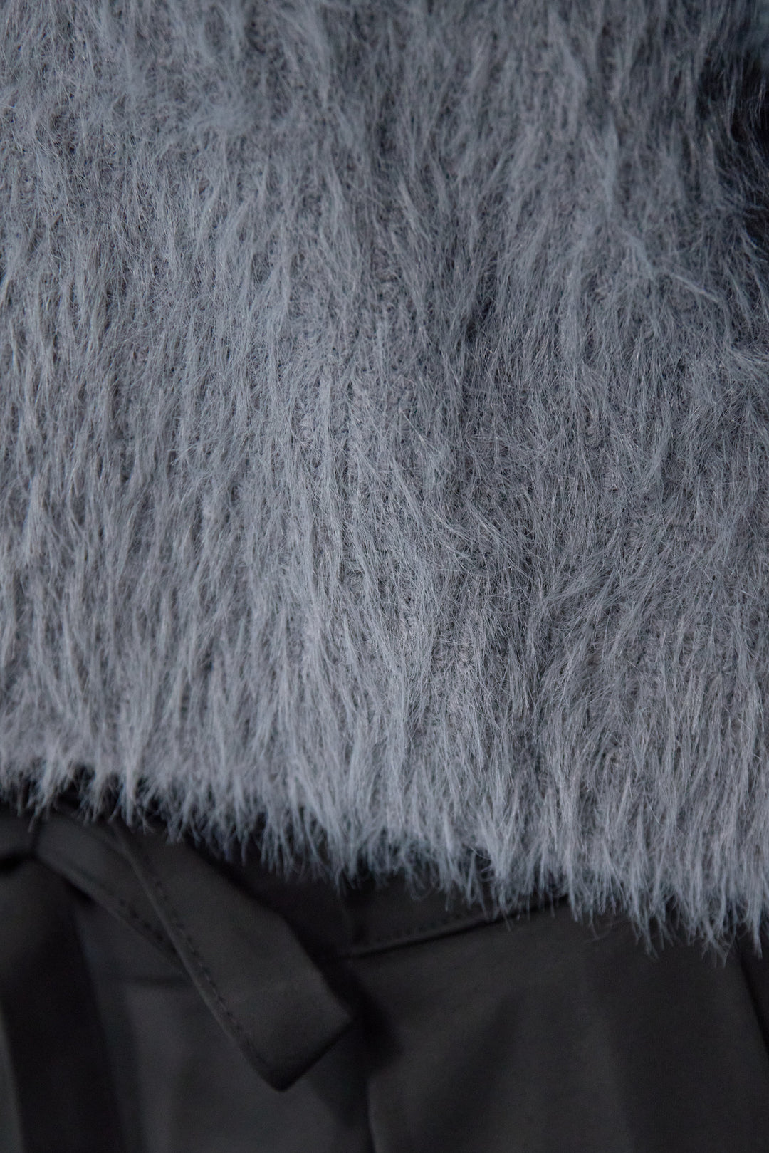 クロップド丈シャギーニット