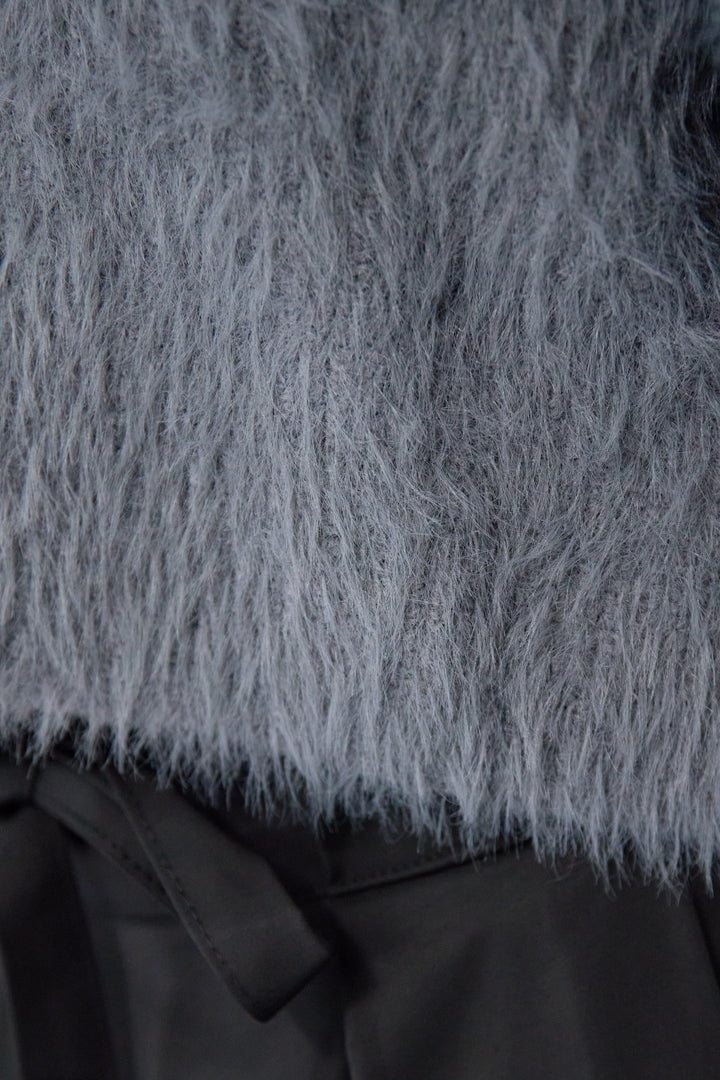 クロップド丈シャギーニット