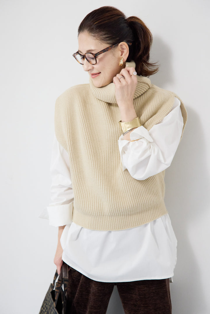 リブタートルショートベスト