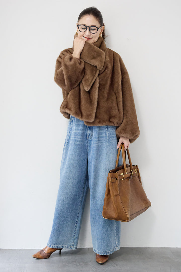 ボリュームストール付きフェイクファーコート