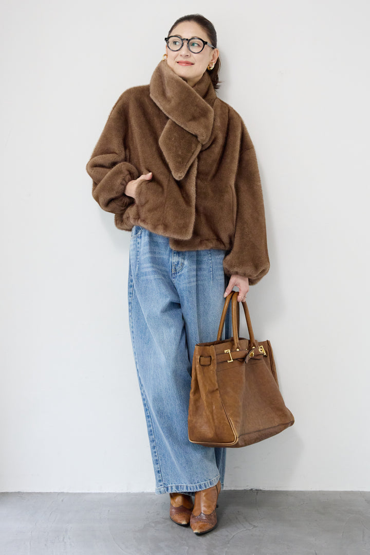 ボリュームストール付きフェイクファーコート