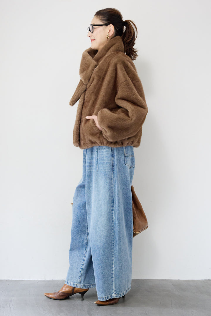 ボリュームストール付きフェイクファーコート