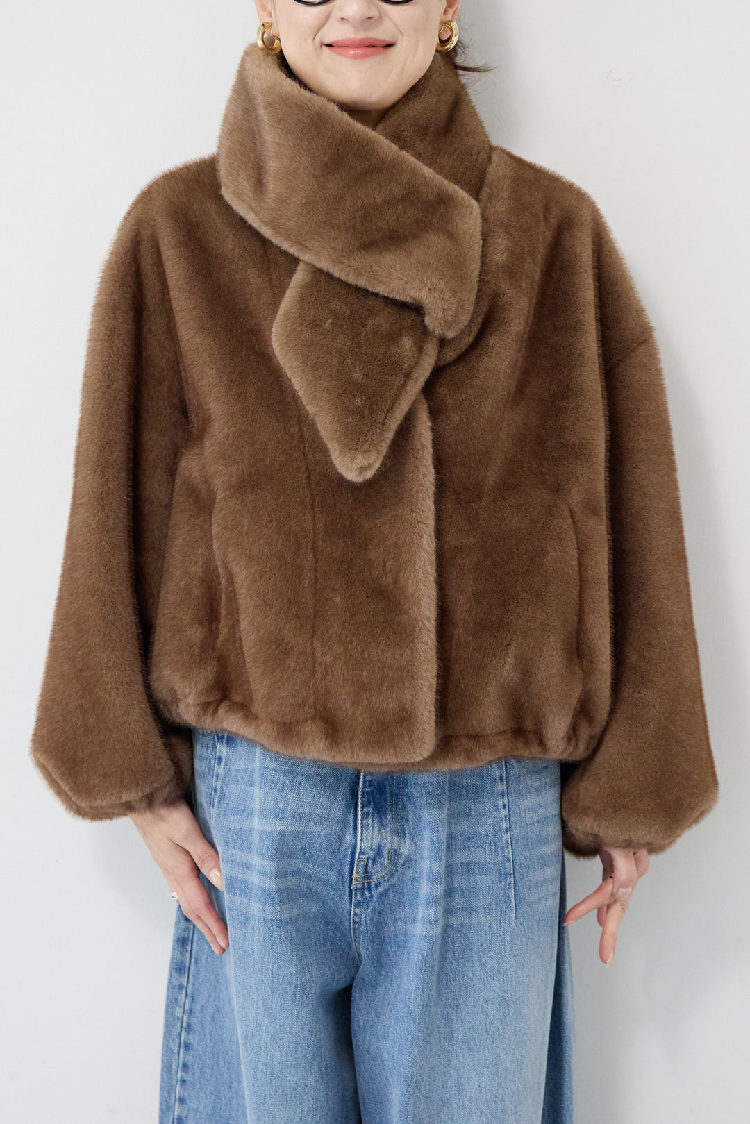 ボリュームストール付きフェイクファーコート