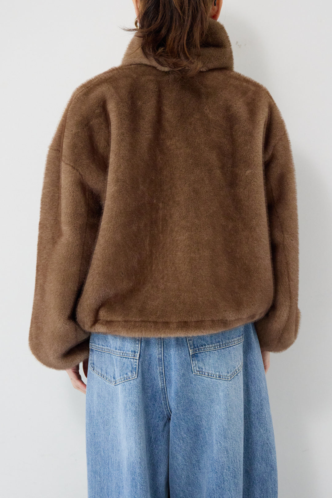 ボリュームストール付きフェイクファーコート