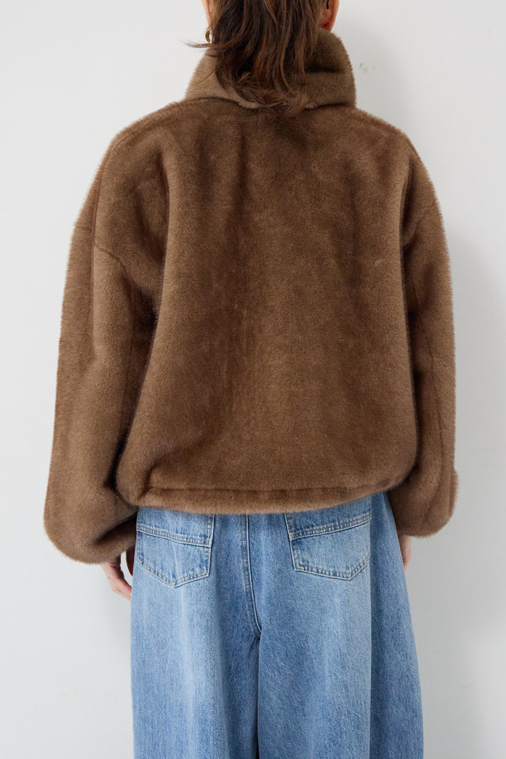 ボリュームストール付きフェイクファーコート