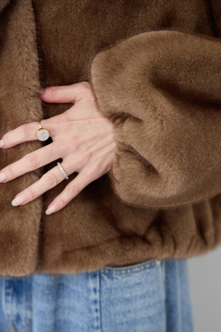 ボリュームストール付きフェイクファーコート