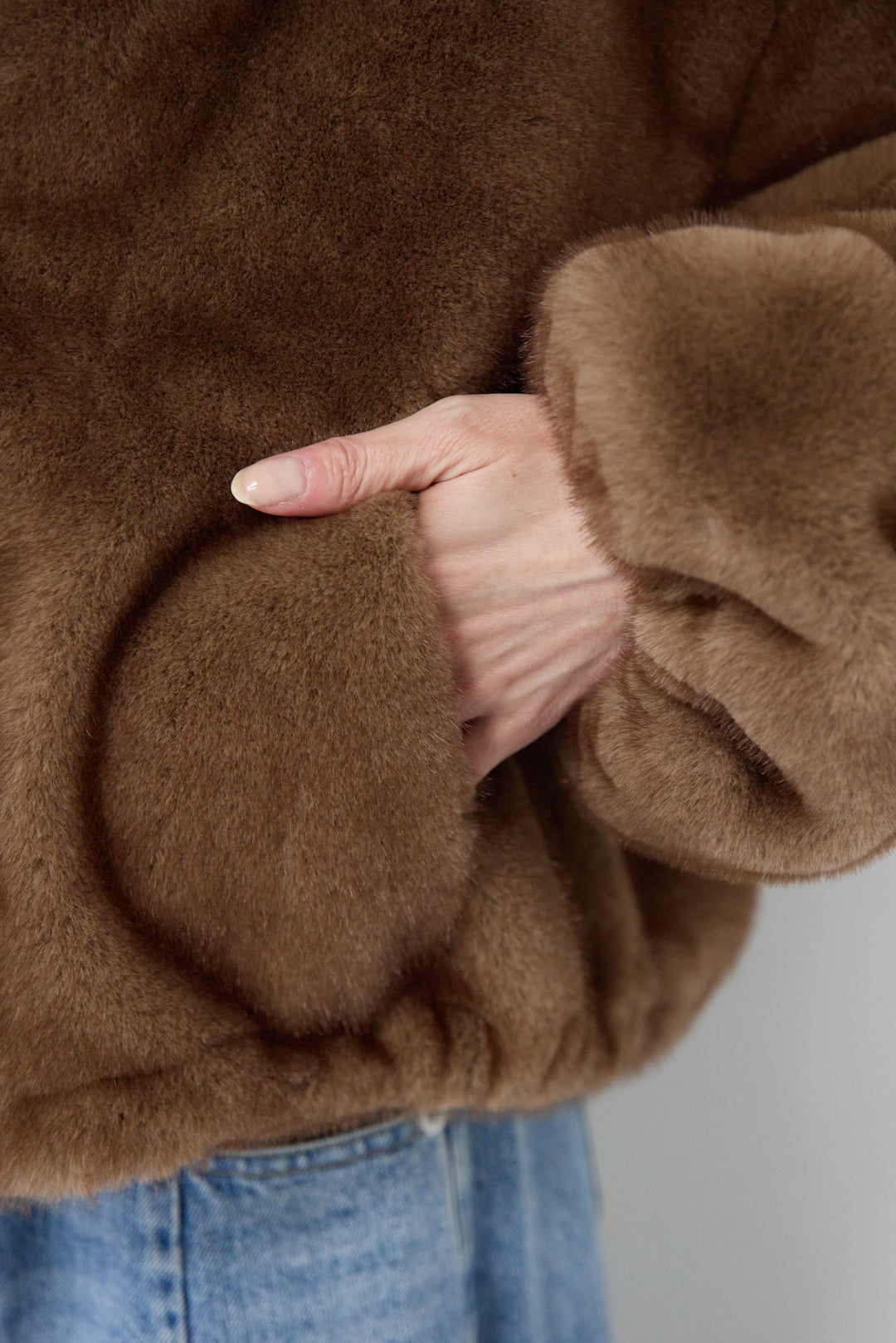 ボリュームストール付きフェイクファーコート