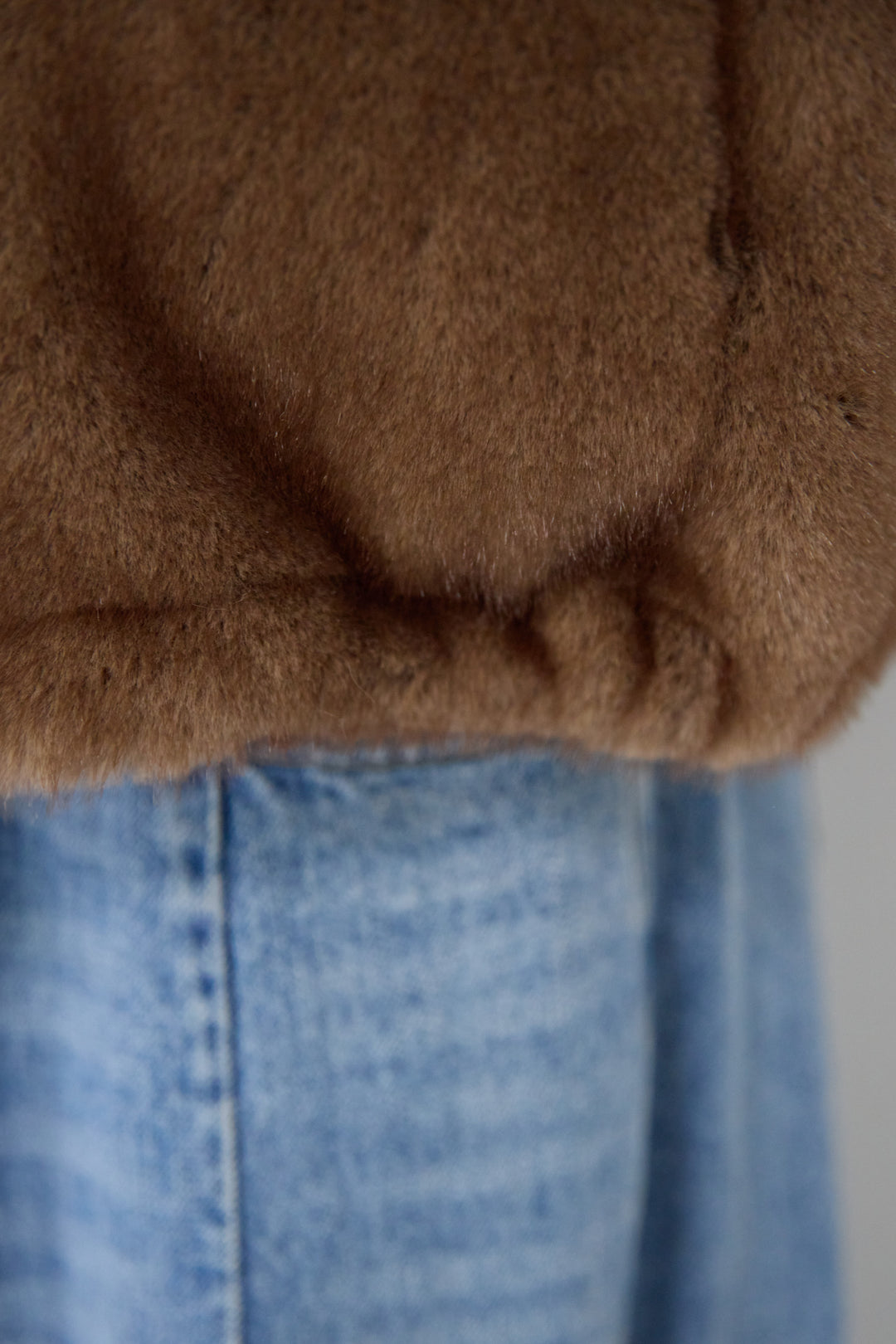 ボリュームストール付きフェイクファーコート