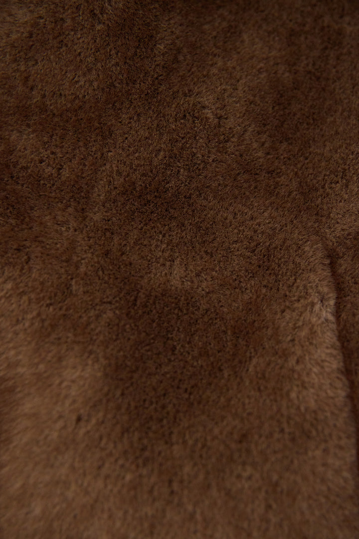 ボリュームストール付きフェイクファーコート