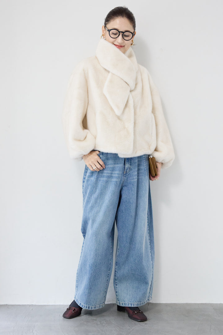 ボリュームストール付きフェイクファーコート