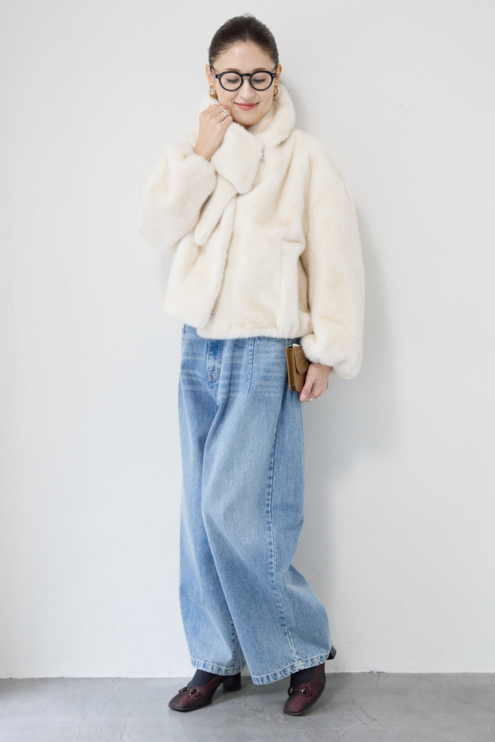 ボリュームストール付きフェイクファーコート