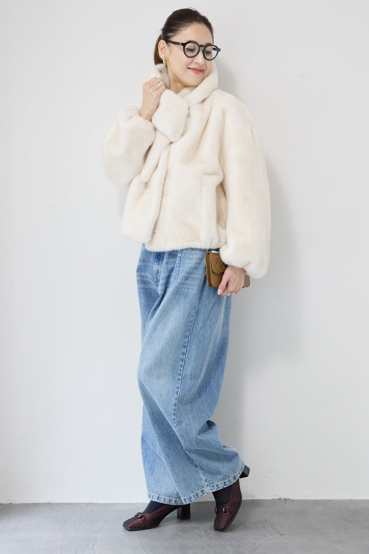 ボリュームストール付きフェイクファーコート