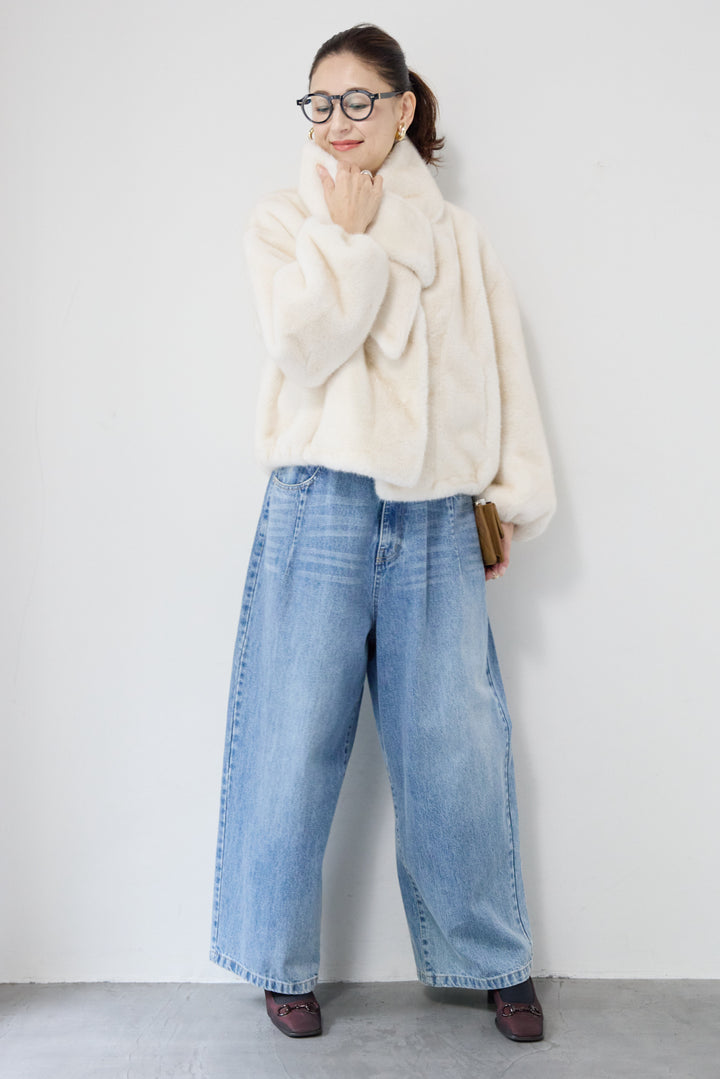 ボリュームストール付きフェイクファーコート