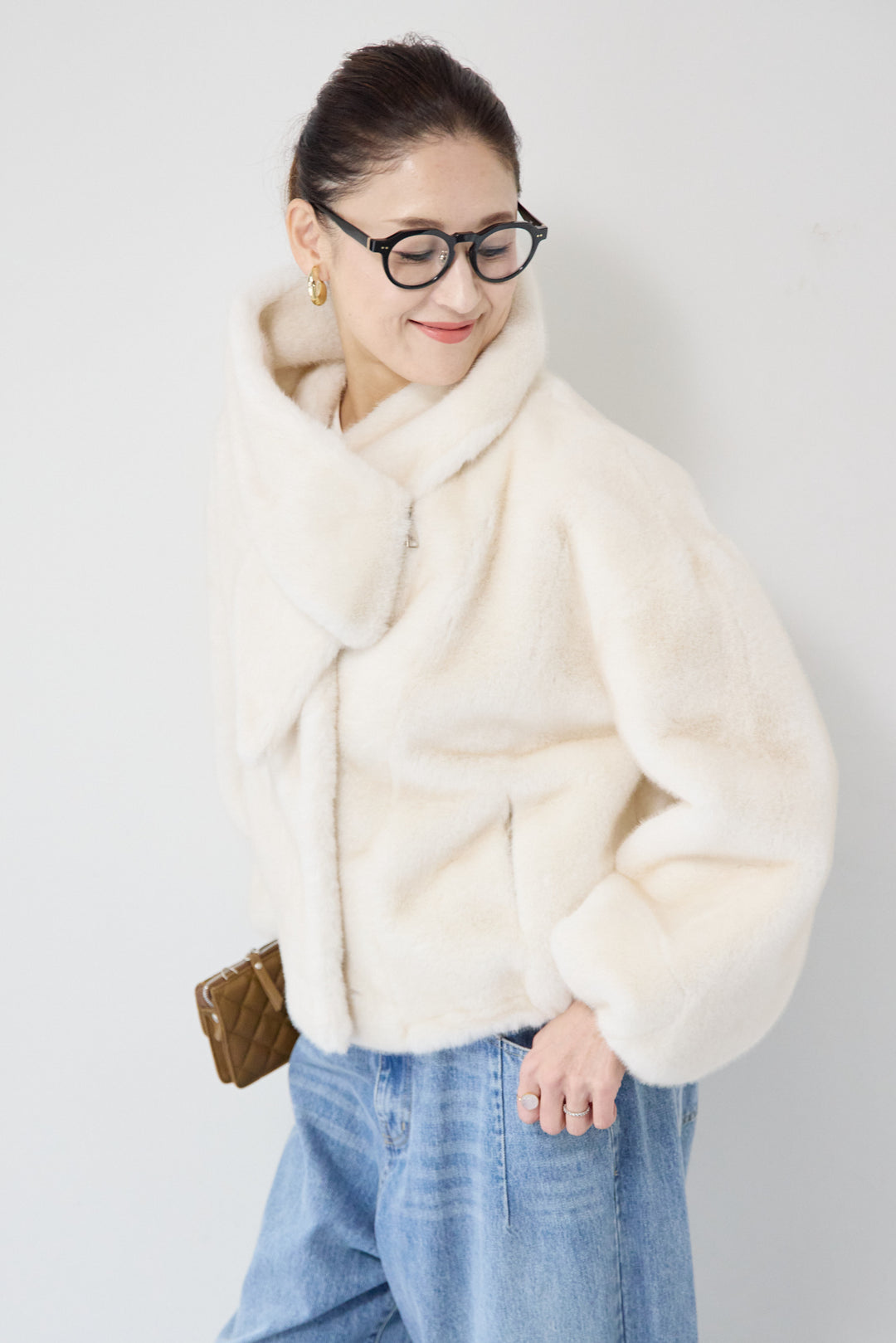 ボリュームストール付きフェイクファーコート