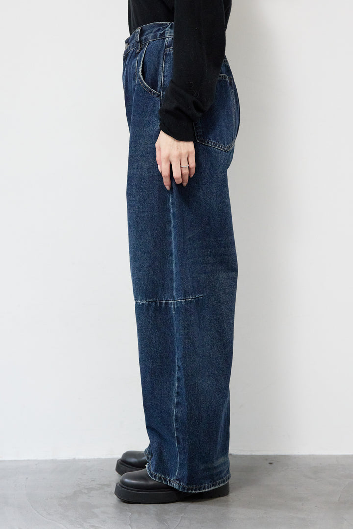 カーブデニムパンツ