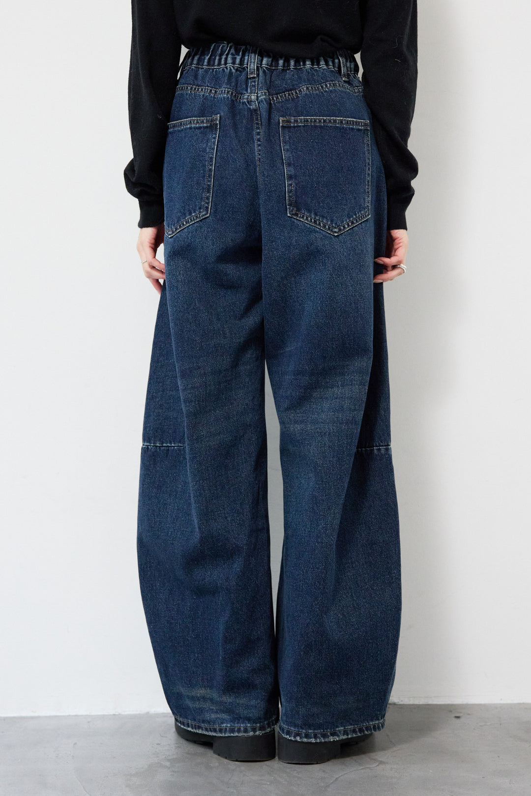 カーブデニムパンツ