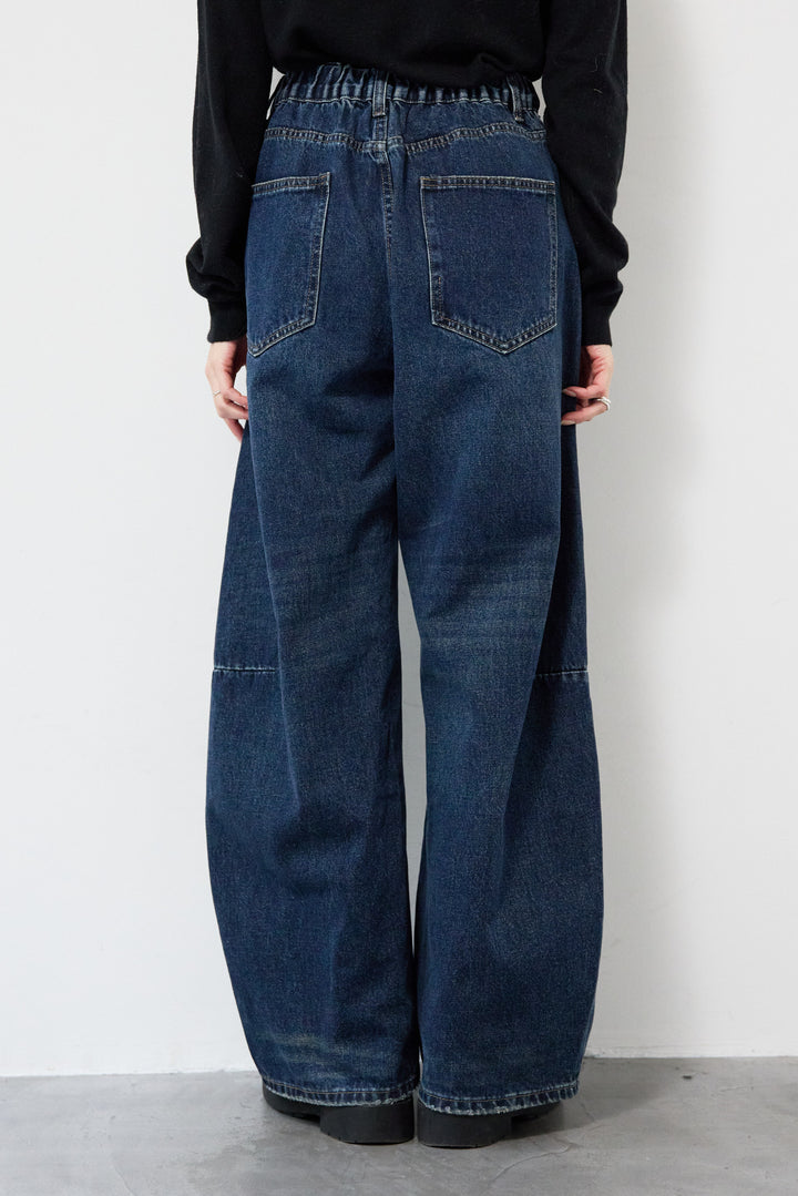 カーブデニムパンツ