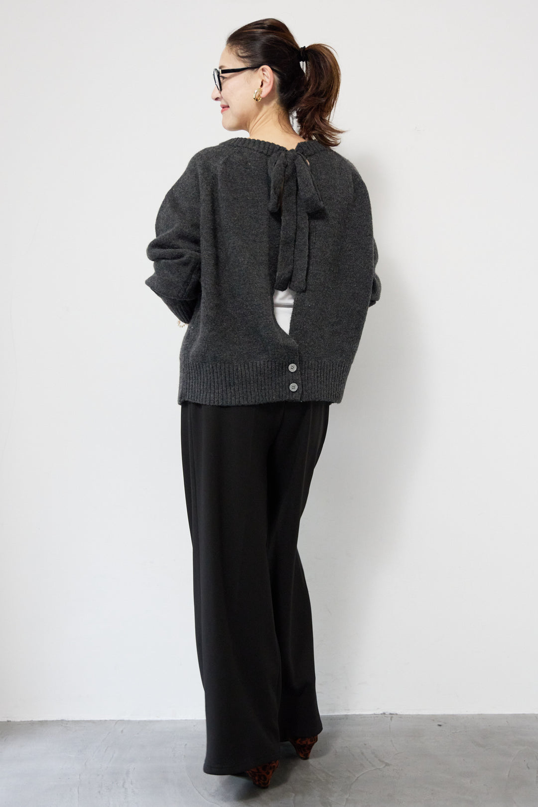 バックシャンリボンデザインニット