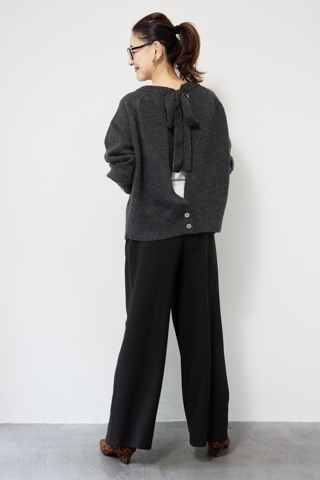 バックシャンリボンデザインニット