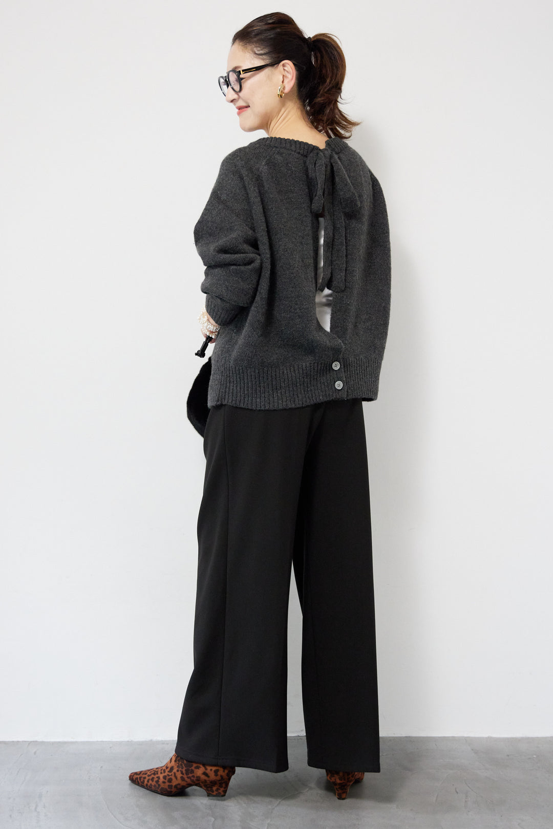 バックシャンリボンデザインニット