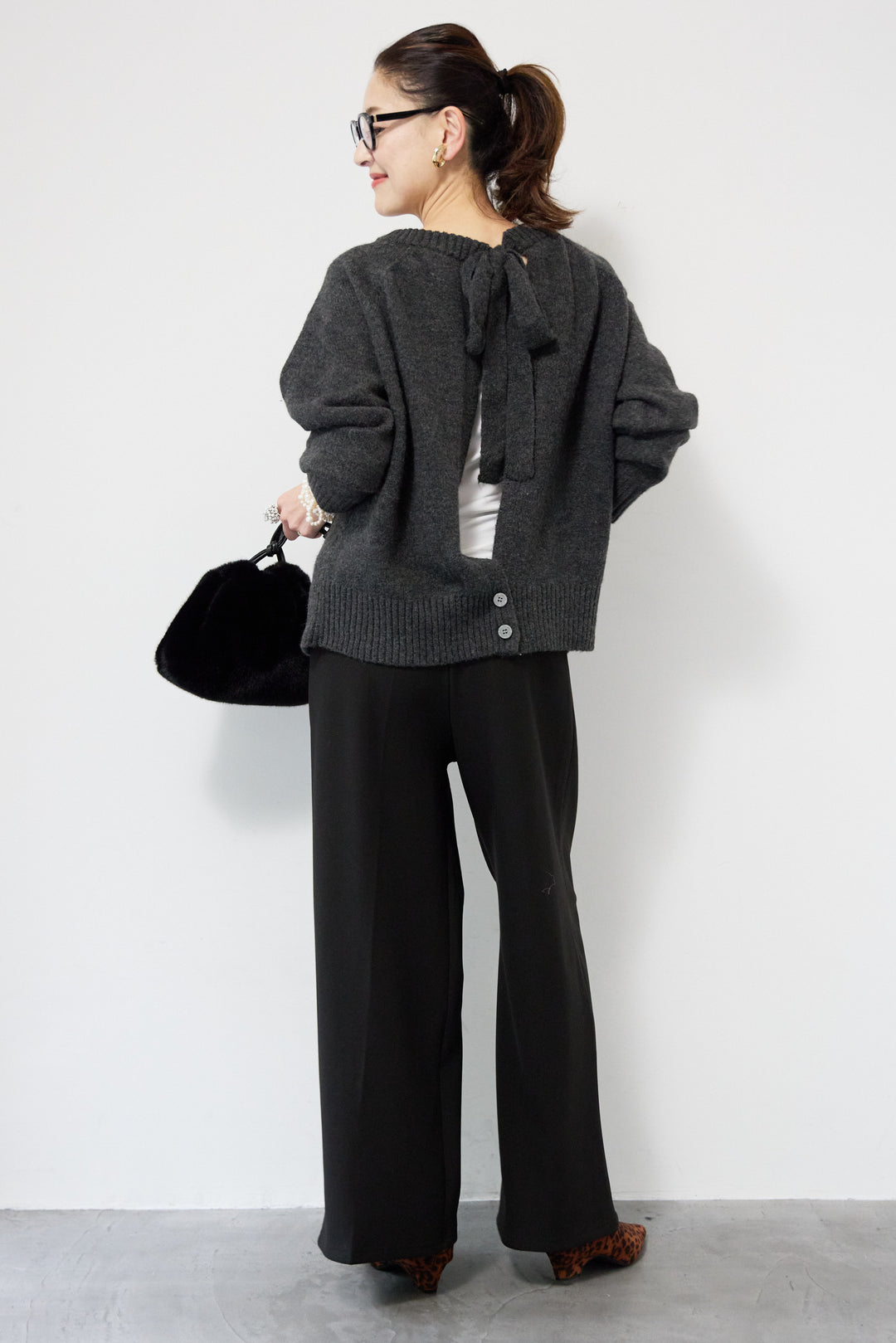 バックシャンリボンデザインニット