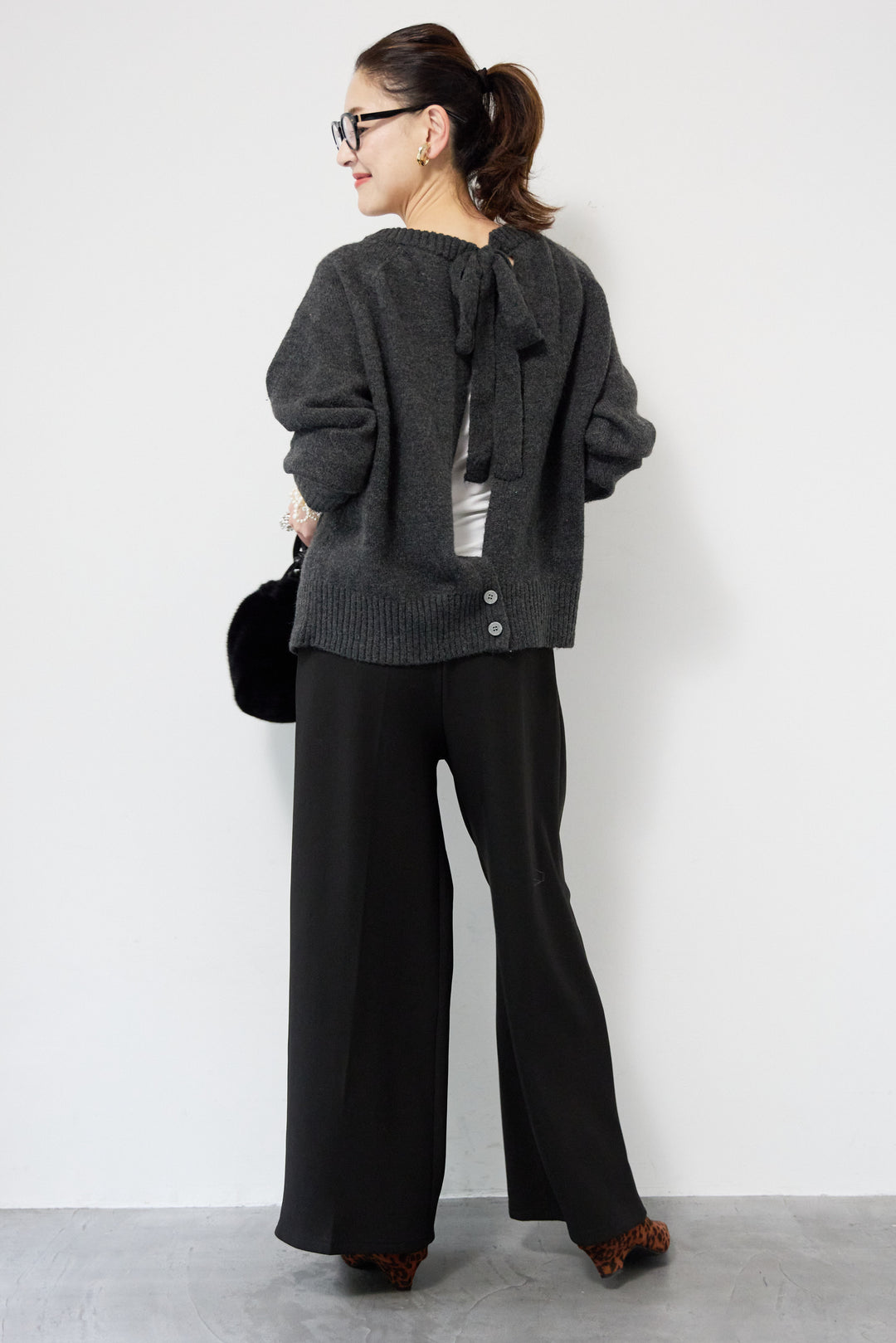 バックシャンリボンデザインニット