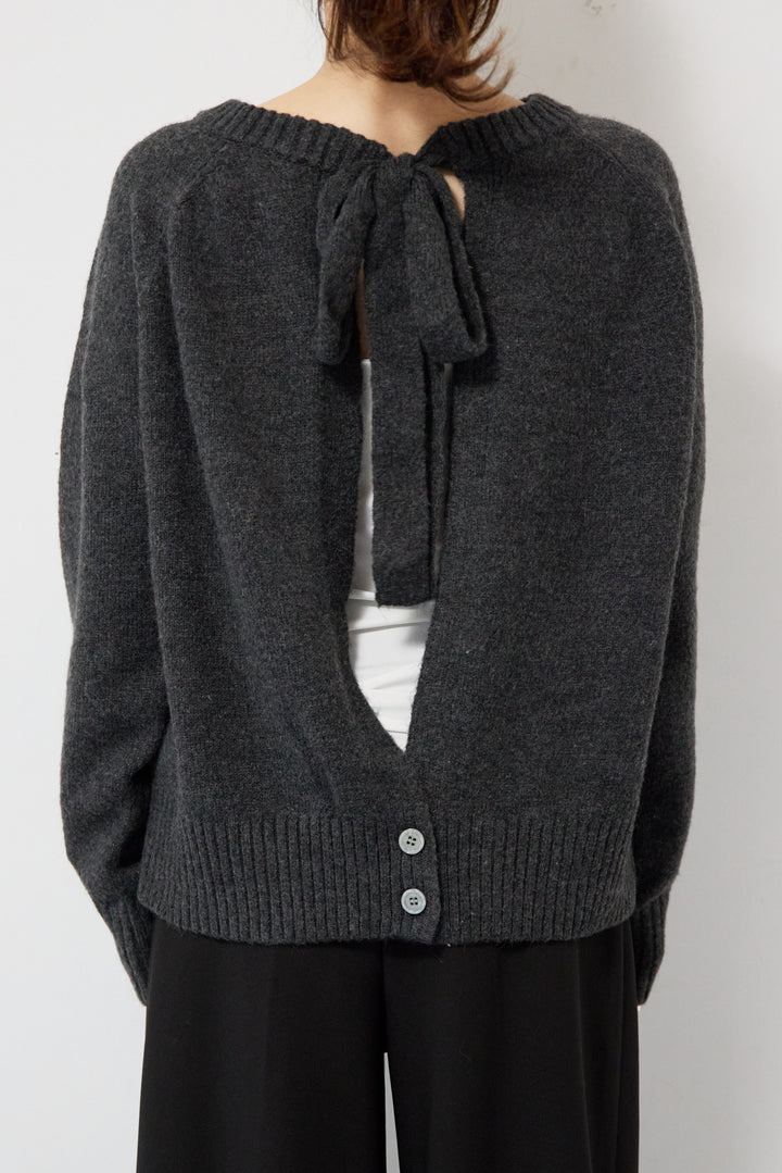 バックシャンリボンデザインニット