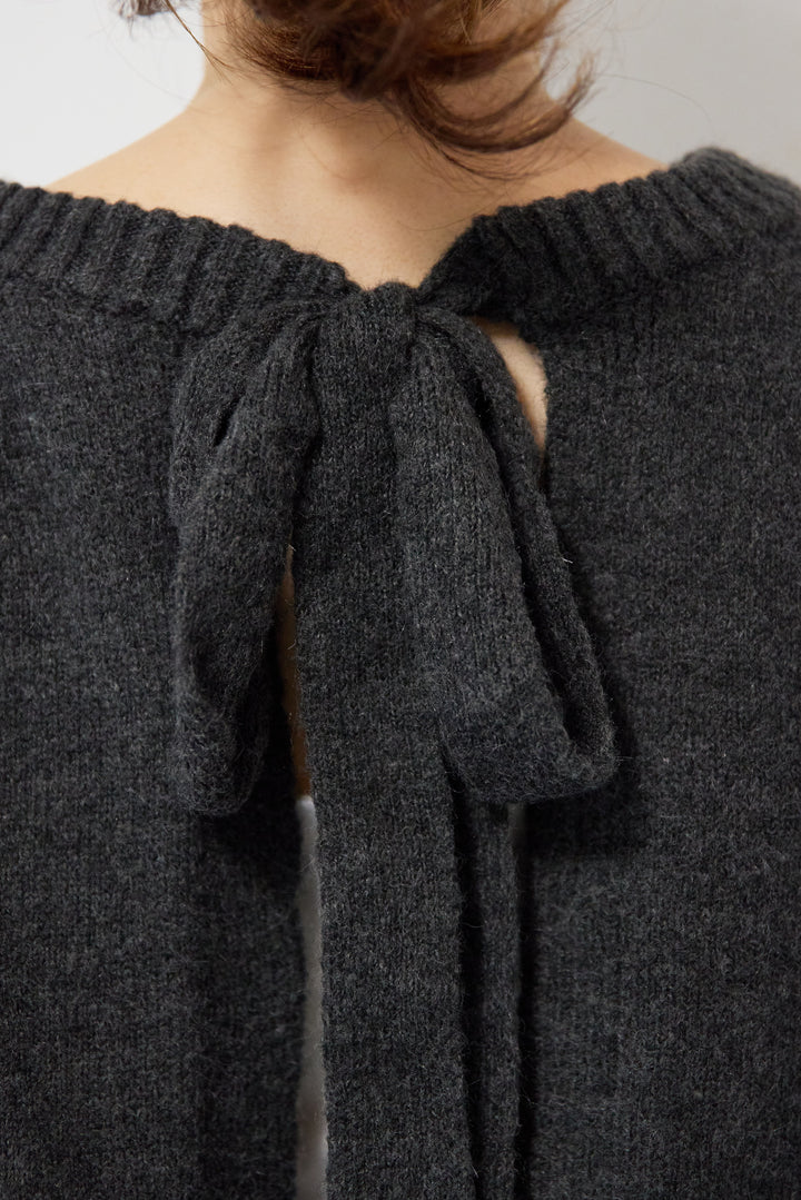 バックシャンリボンデザインニット