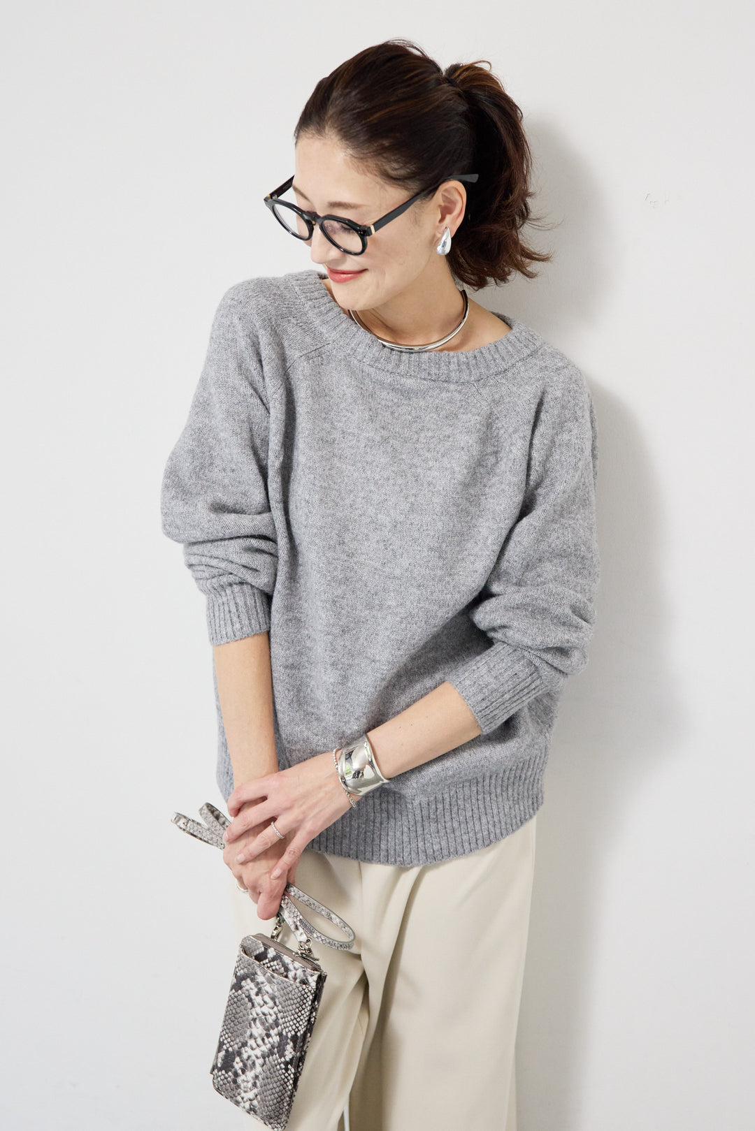 バックシャンリボンデザインニット