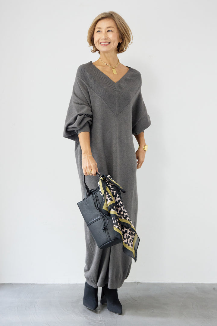 深Vネックニットワンピース