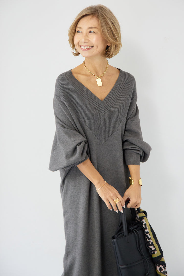 深Vネックニットワンピース